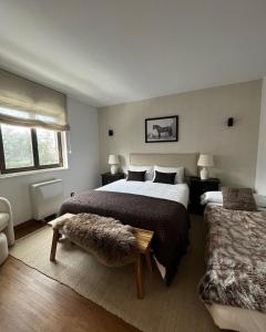 a bedroom with a large bed and a couch at Apartamento LOS CORZOS - LA PINILLA in Cerezo de Arriba