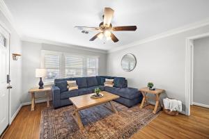 Posezení v ubytování Kick Back & Relax WiFi Desk Smart TVs Tire swing