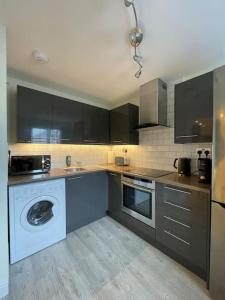 a kitchen with a washing machine and a washer at Studio apartment in Bracknell
