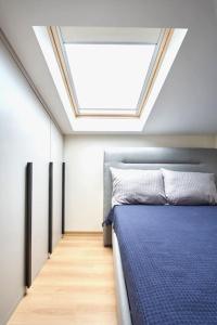 a bedroom with a bed with a skylight at Privat 3 Bedroom Duplex Apartment at Ulus Beşiktaş in Istanbul