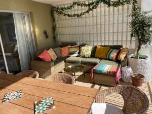 Posezení v ubytování EPIS - large luxury apartment with sea view