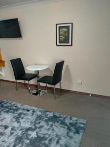 TV a/nebo společenská místnost v ubytování Sandstock Motor Inn Armidale