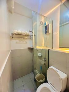 Ванная комната в CasadeIsabel: Elegant 2BR n Cebu/Washing/Netflix