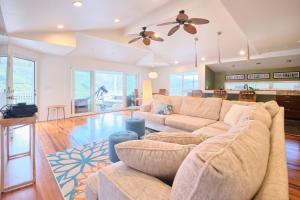 a living room with a couch and a tv at Rainbow Escape & Bungalow in Honolulu