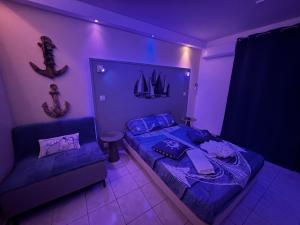 Voodi või voodid majutusasutuse Le Voilier - Studio Moderne Vue Mer Panoramique avec Piscine toas