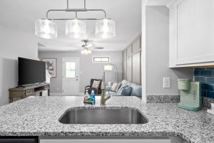 Η κουζίνα ή μικρή κουζίνα στο Peachers Place Townhomes (1000 Henry Place Blvd, #801) Close to Ft. Campbell +23 φωτογραφίες