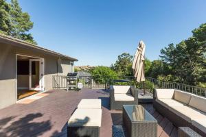 Μπαλκόνι ή βεράντα στο BREATHTAKING VIEWS Executive Lafayette Family Home