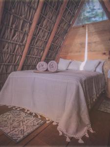 Ein Bett oder Betten in einem Zimmer der Unterkunft TRIBU Glamping & beach view
