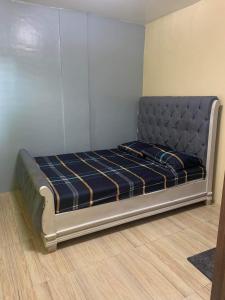 een bed in een kamer met een blauw matras bij Cagayan De Oro house in Cagayan de Oro