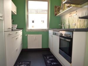 Η κουζίνα ή μικρή κουζίνα στο Cosy apartment in Oberhausen with balcony