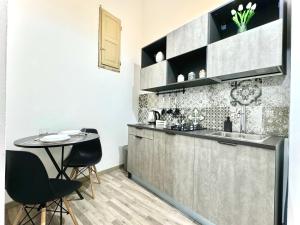 A kitchen or kitchenette at Marilù