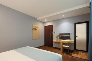 Postel nebo postele na pokoji v ubytování Anlan Hotel Shangrao Wuyuan Cultural Plaza