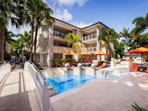 a swimming pool in front of a building at Laguna on Hastings, Apartment 117, Noosa Heads in Noosa Heads