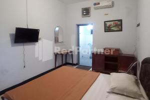 TV a/nebo společenská místnost v ubytování Hotel Palem 1 Syariah RedPartner