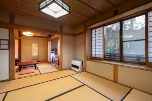 Una cama o camas en una habitación de Konashi No Yu Sasaya