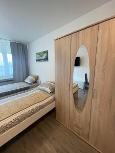 Een bed of bedden in een kamer bij 2- Zimmer Wohnung für 5 Personen in Marl