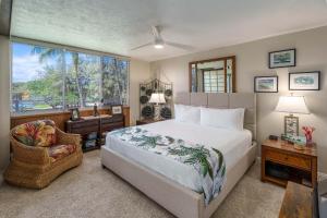 Кровать или кровати в номере Haleakala Shores A-302 - Stunning Ocean View Condo