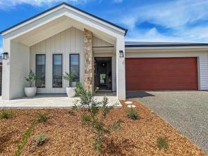 a house with a garage at Florette's Retreat in Pokolbin