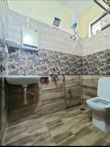 Ένα μπάνιο στο Lovely 3bhk at Kukatpally Y junction