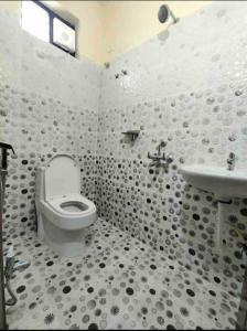 Ένα μπάνιο στο Lovely 3bhk at Kukatpally Y junction