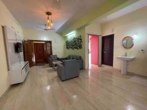 Μια τηλεόραση ή/και κέντρο ψυχαγωγίας στο Lovely 3bhk at Kukatpally Y junction