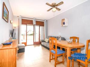 a living room with a table and a couch at Apartamento Roda de Berà, 3 dormitorios, 6 personas - ES-320-5 in Roda de Bará