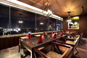Restoran atau tempat lain untuk makan di HARRIS Hotel & Conventions Gubeng