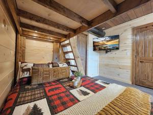 a bedroom with a bed in a cabin at A Splashing Good Time in Sevierville