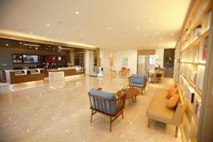 Area lounge atau bar di Hanting Hotel Tangshan Yutian Yahong Bridge
