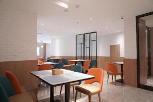 Restavracija oz. druge možnosti za prehrano v nastanitvi Hanting Hotel Qingdao Licun Metro Station