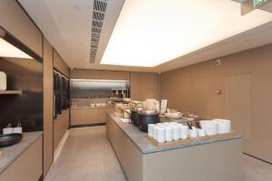 Η κουζίνα ή μικρή κουζίνα στο Ji Hotel Chnagzhou Olympics Center