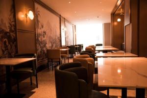 Area lounge atau bar di Starway Hotel Qinghai Yushu Museum