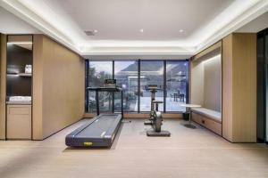 Gimnasio o instalaciones de fitness de JI Hotel Jiande Xin'an Lake Side