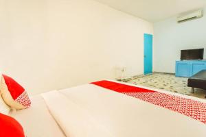 Krevet ili kreveti u jedinici u objektu OYO 2544 Just-in Hotel