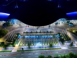 Bazén v ubytování Arotel BSD nebo v jeho okolí