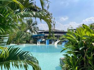 Bazén v ubytování Warehouse18 Pool Cafe Resort nebo v jeho okolí