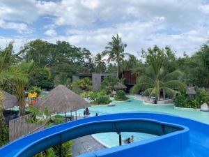 Bazén v ubytování Warehouse18 Pool Cafe Resort nebo v jeho okolí