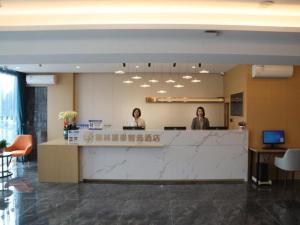 Majoituspaikan GreenTree Inn Express Dongying Municipal Governemnt Wanda Plaza aula tai vastaanotto