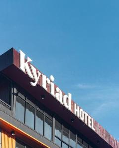 KedatonにあるKyriad Hotel M2 Lampungのホテルの上部の看板