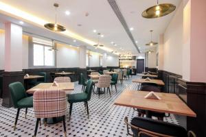 Ресторан / й інші заклади харчування у Starway Hotel Wuhan Hanjiang Road Jiqing Street
