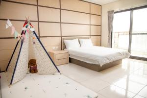 Una cama o camas en una habitación de 宜家莊親子民宿