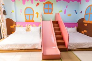 Una cama o camas en una habitación de 宜家莊親子民宿