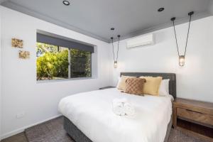 Woodlands Sunsets Soldiers Point - Whole Property客房内的一张或多张床位