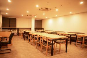 a classroom with tables and chairs in a room at HOTEL CHETRAM ELITE near railway station in Jaipur
