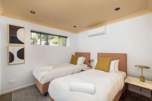 Woodlands Sunsets Soldiers Point - Whole Property客房内的一张或多张床位