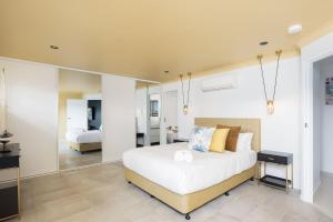 Woodlands Sunsets Soldiers Point - Whole Property客房内的一张或多张床位