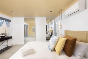 Woodlands Sunsets Soldiers Point - Whole Property客房内的一张或多张床位