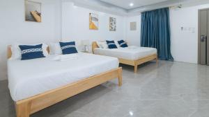 Postel nebo postele na pokoji v ubytování ADC Resort and Hotel Apalit Pampanga