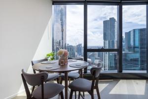 Fotografie z fotogalerie ubytování Up on the clouds with a view- 2bed 2bath with v Melbourne