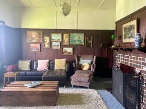 Ruang duduk di The Brown House Tenterfield